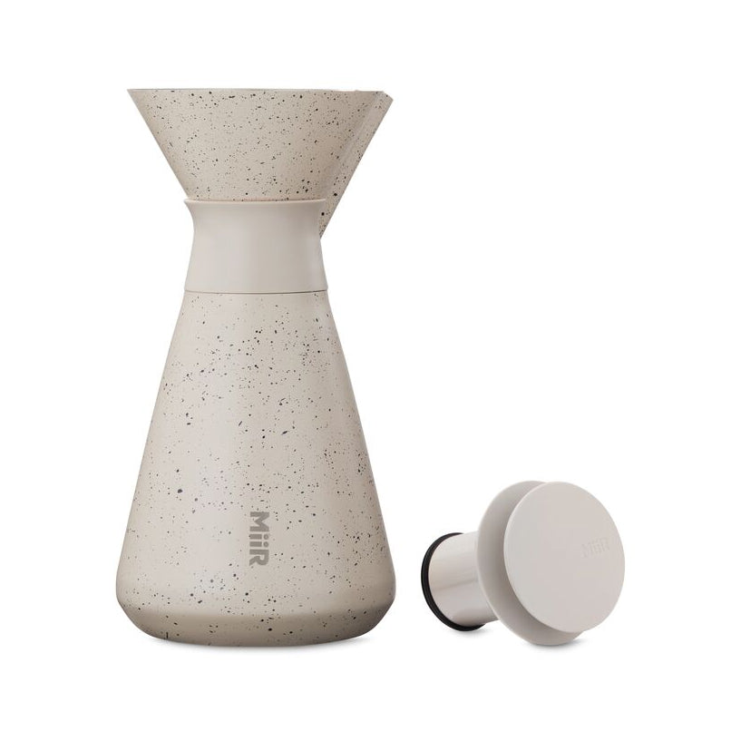 new-standard-carafe-l8 WebPDP-33oz_New_Standard_Carafe_Desert_Tan_Speckle_Studio__CAR1SVOS224_Front_Lid_Staged.jpg