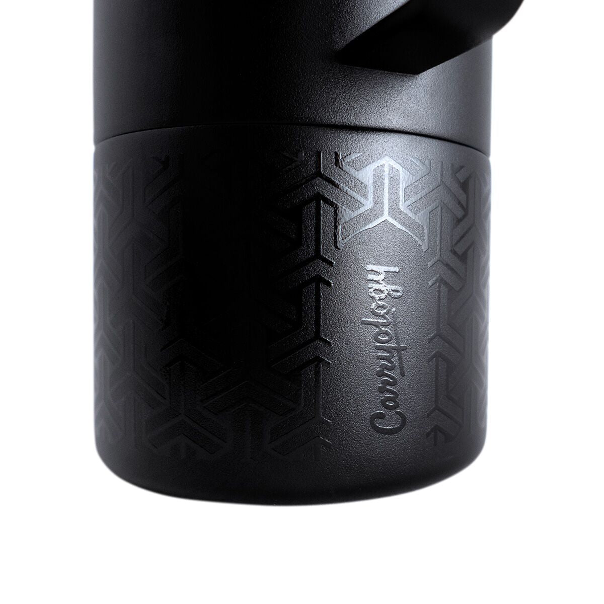 miir-x-carryology-tomo-g0 WebPDP-MiiR_x_Carryology_Tomo_Studio_Closeup__TOM1SV33402_12.10.25.jpg