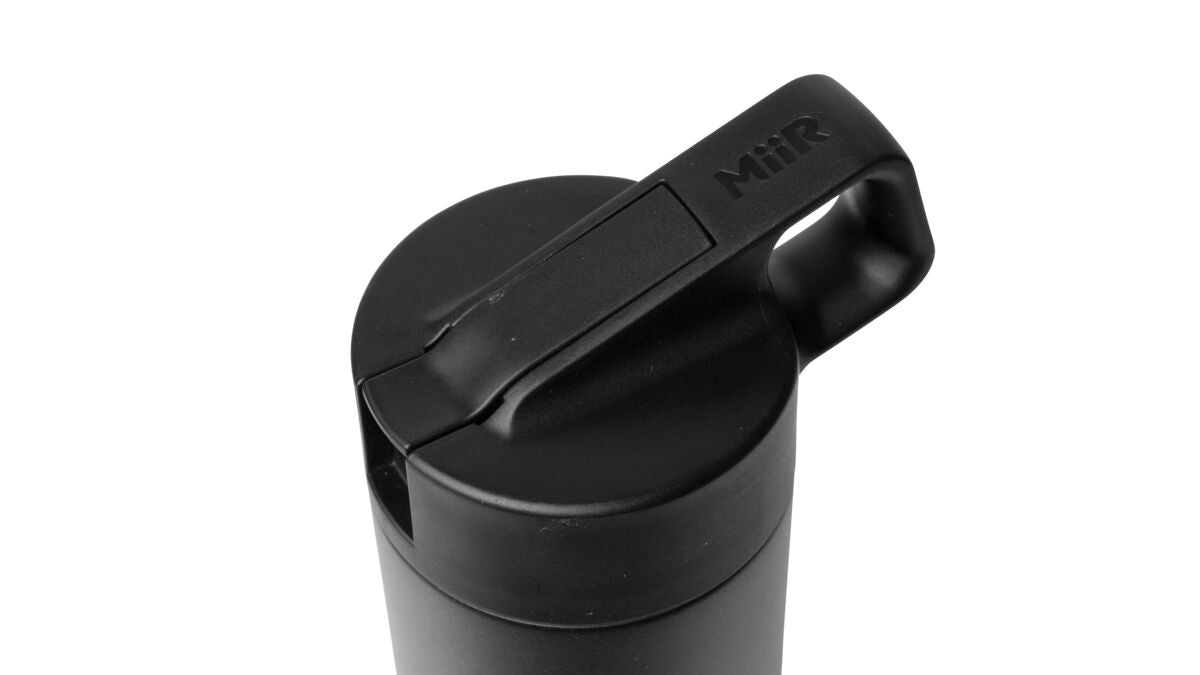 straw-bottle-q2 WebPDP-Straw_Lid_2_Black_Studio_0221_45deg_Closed__WMB1SL20002.jpg
